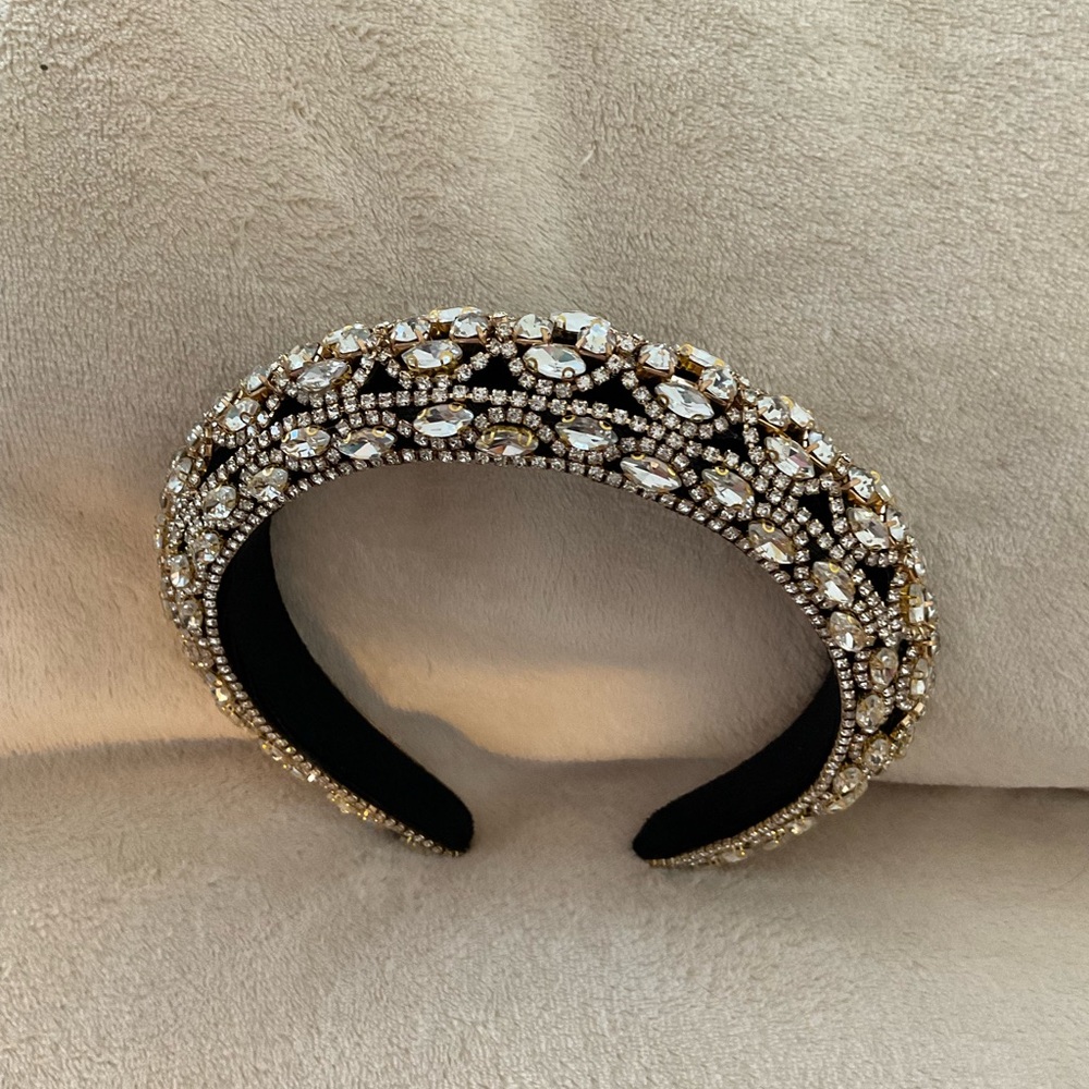 Elegant Black and Silver Embellished Headband - Picture 4 of 5